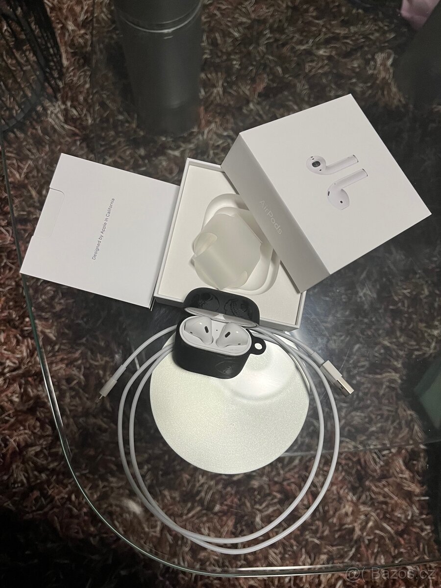 Apple AirPods (2. Generace) koupeny 31.8.2024