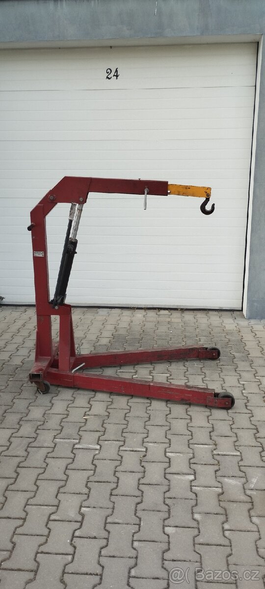 Hydraulický dílenský jeřáb