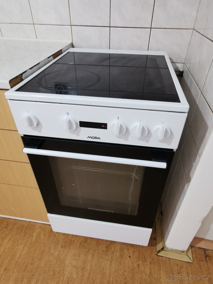 Elektrický sporák se sklokeramickou deskou