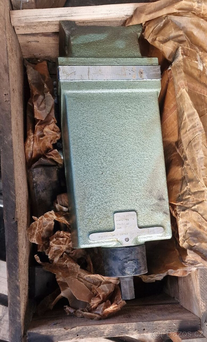 Nepoužitý otočný náklopný svěrák 200mm