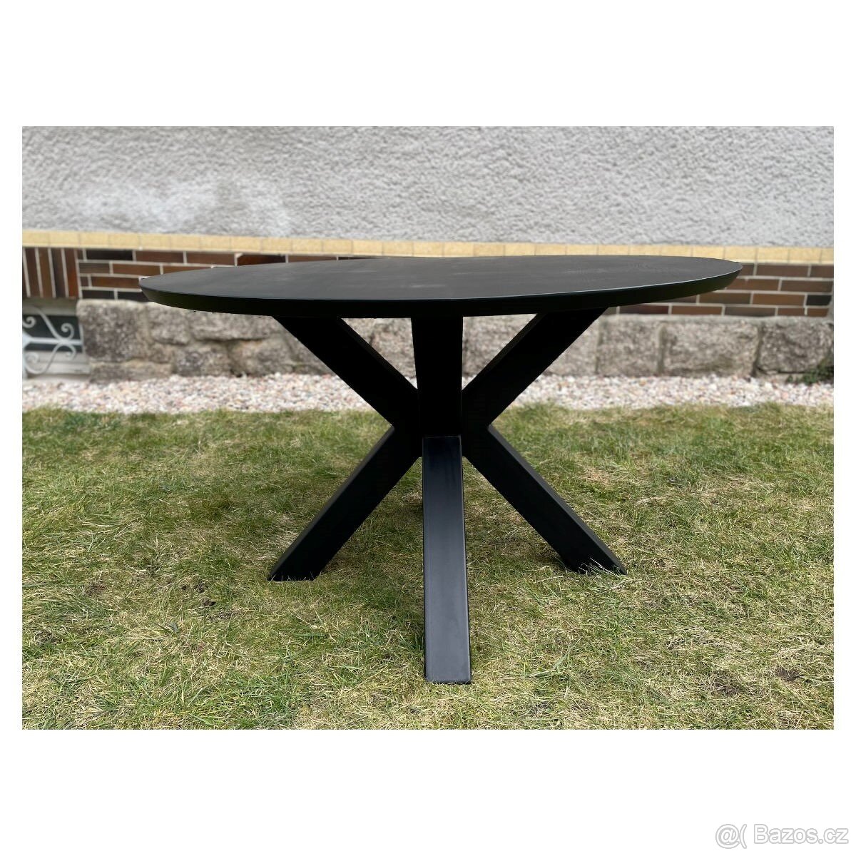 Kulatý jídelní stůl - Toro 125 cm