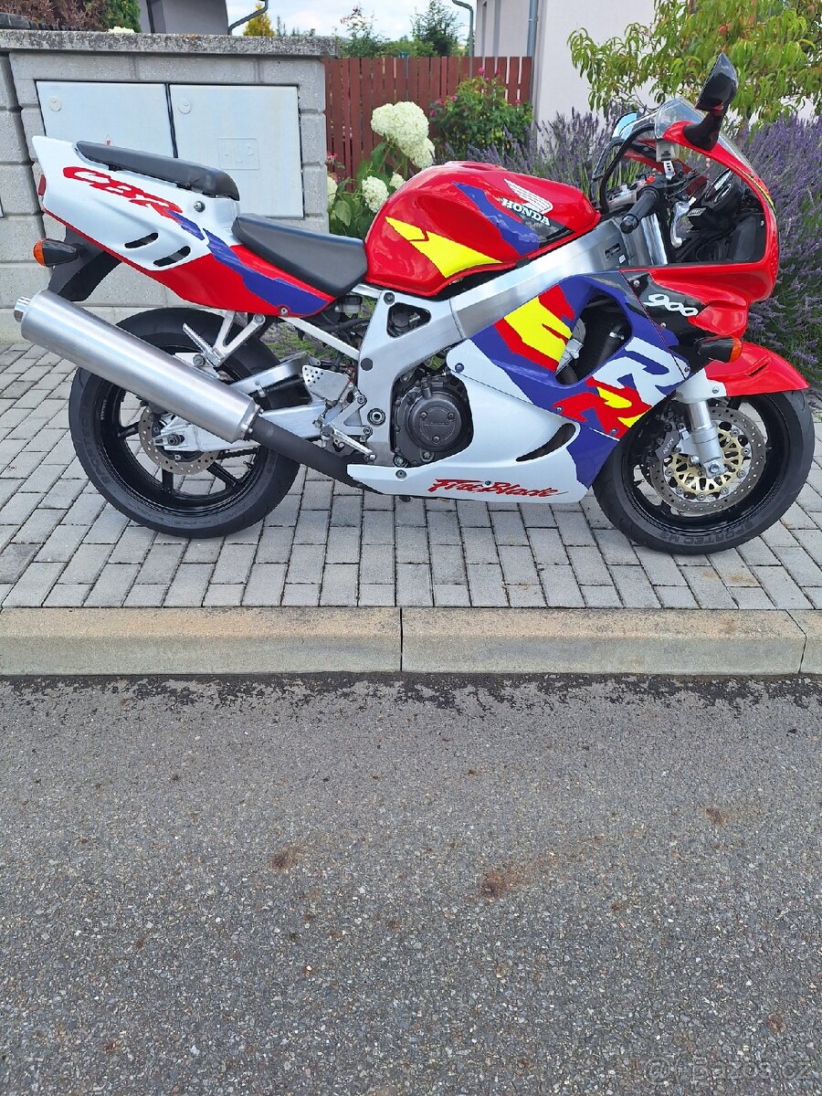 Honda cbr 900rr (sc33)