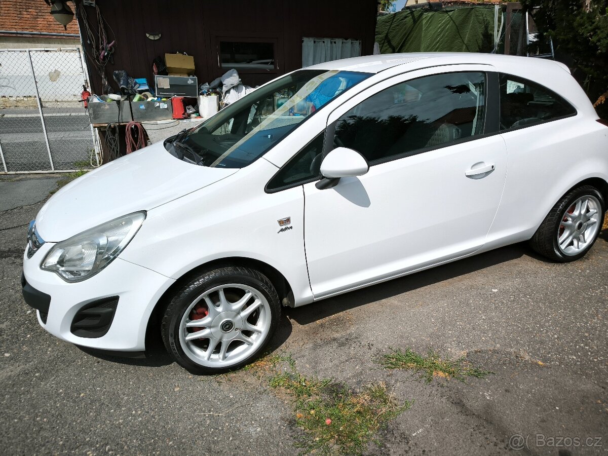 Opel Corsa 1.4i 16V Active,75kw klima , tempomat T.Z