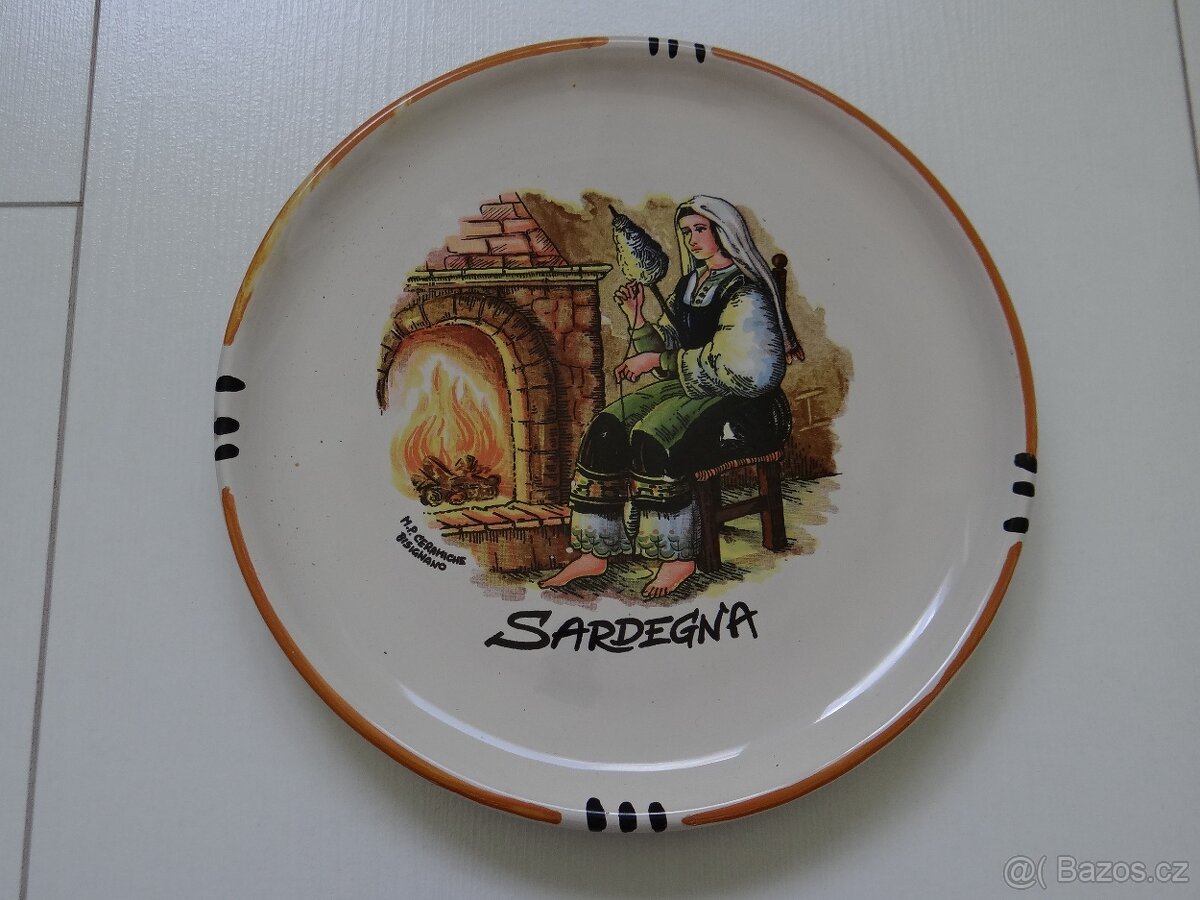 Dekorativní keramický talíř ze Sardinie