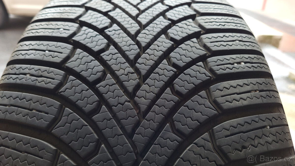 Téměř nové zimní Bridgestone 245/45/18 XL, sada, DOT2524
