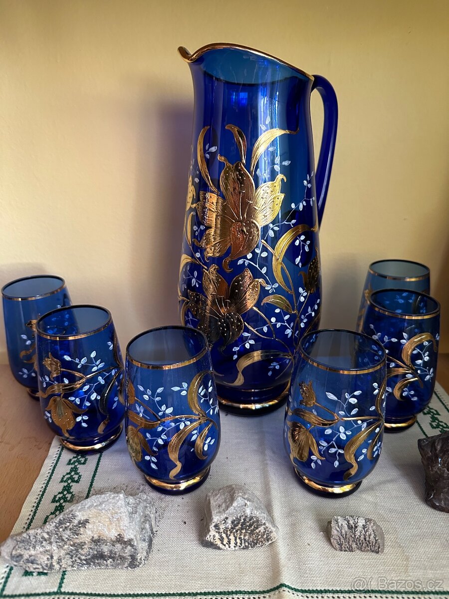 Džbán se skleničkami