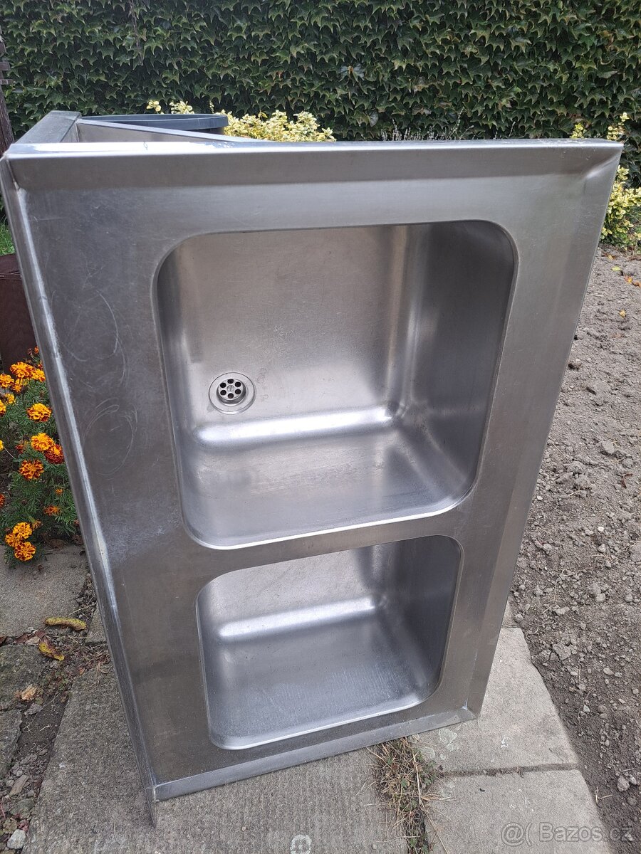 Dvojdřez nerezový na zeď