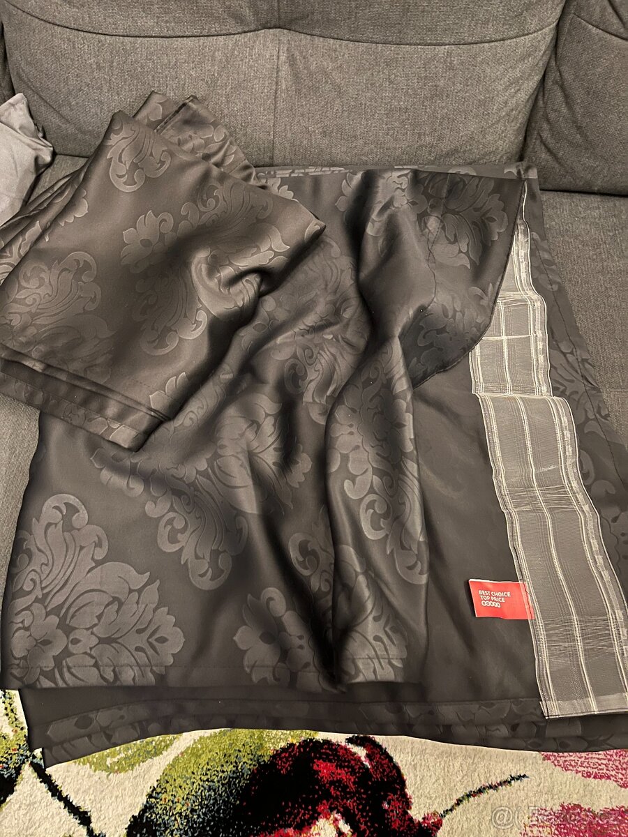 Černý ZATEMŇOVACÍ ZÁVĚS 135x245 cm