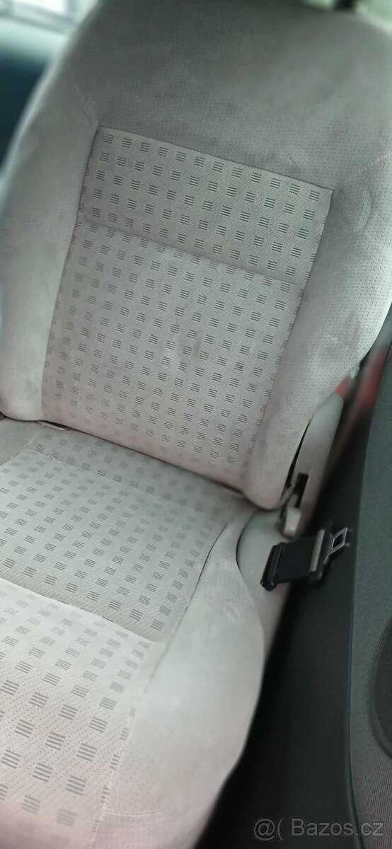 Ford Galaxy.  Sedačka třetí řada jen jeden ks