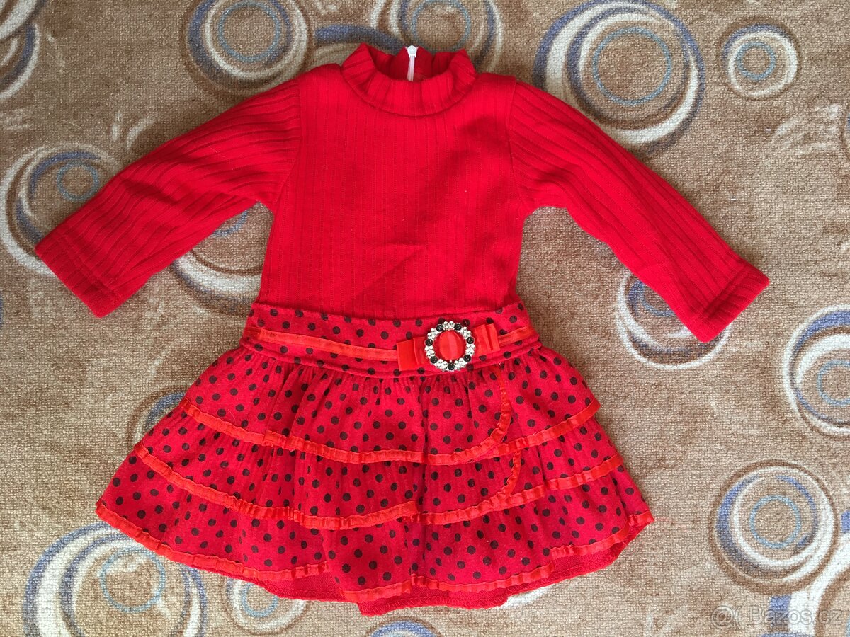 Prodám krásné, červené, teplé šatičky.