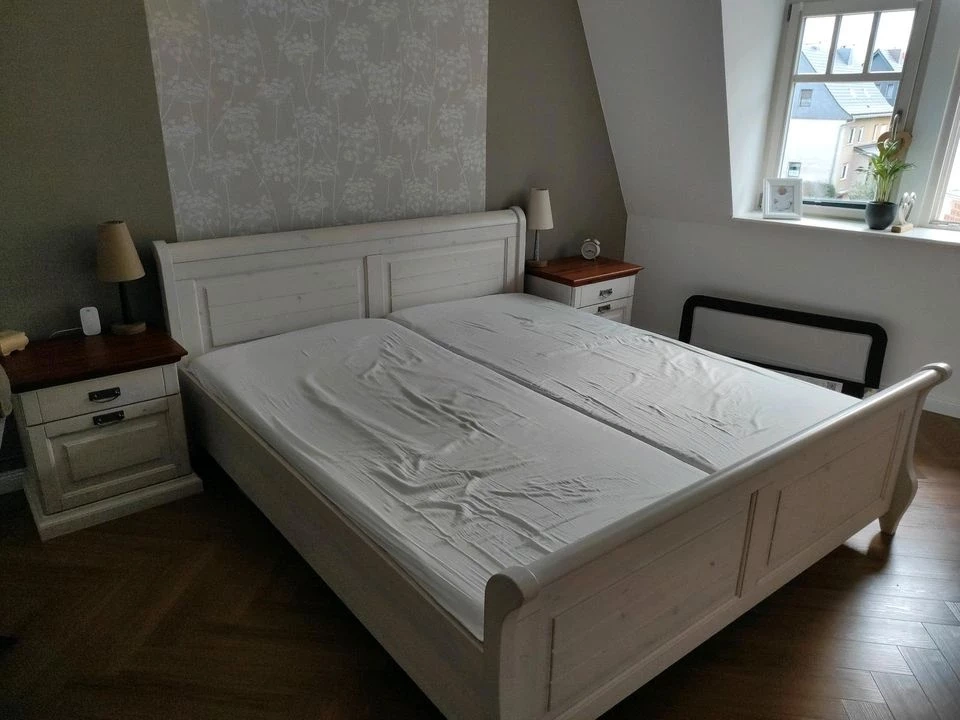 Masivní ložnice v provensálském stylu (3226)