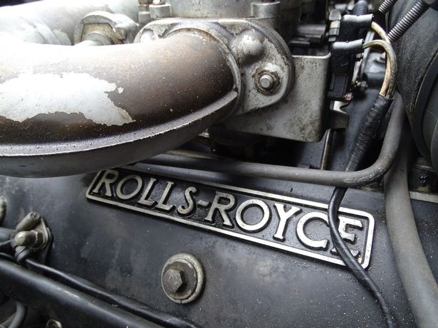 Prodám motor Rolls Royce V8 6,75 včetně převodovky