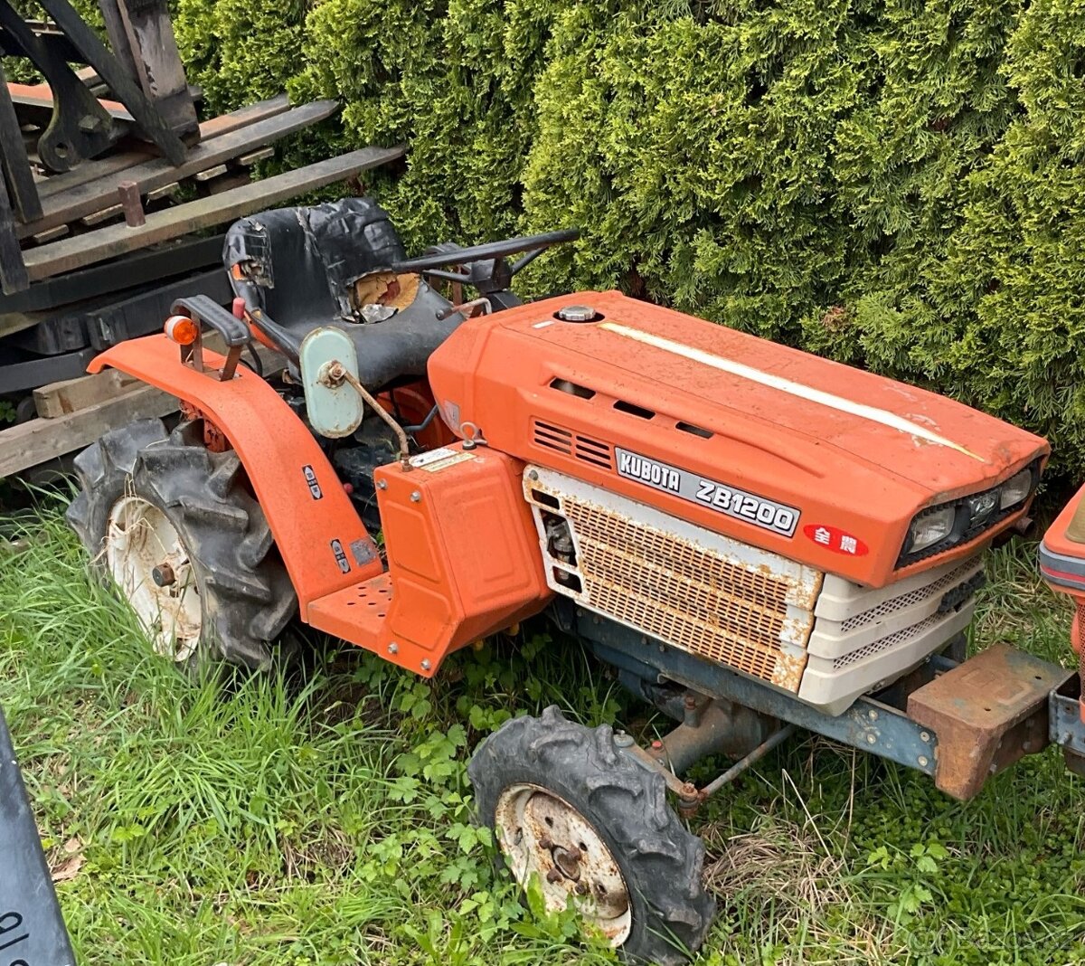 Japonský traktor Kubota ZB1200, 12Hp
