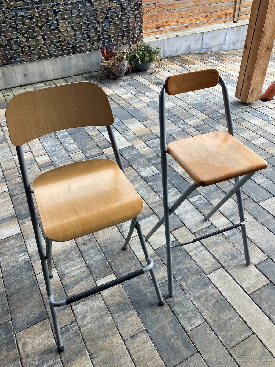Prodám dvě barové židle,stoličky ,skládací.Ikea