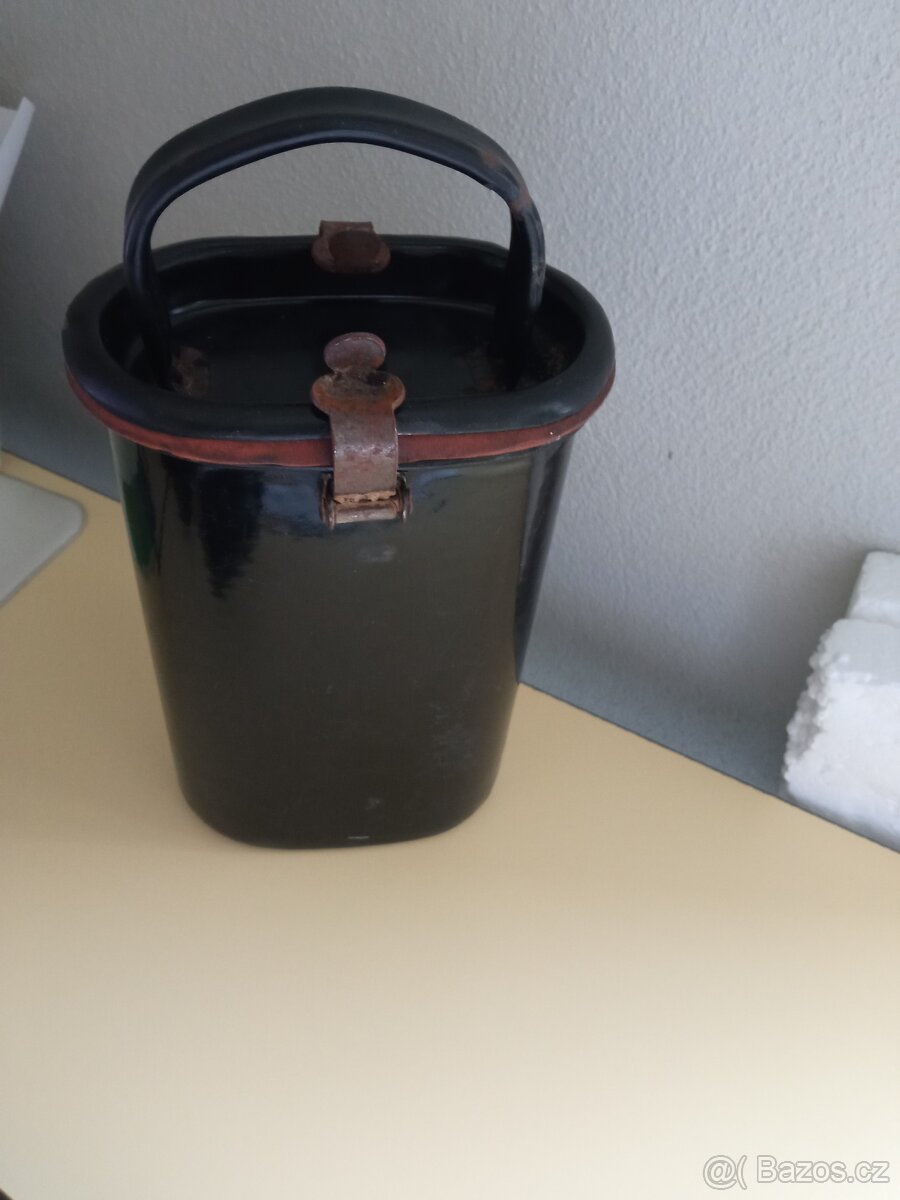 stará smaltovaná bandaska / konévka