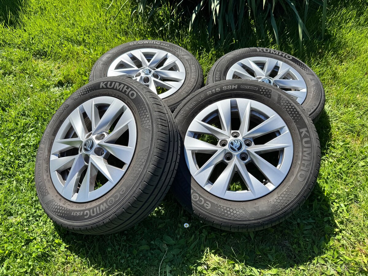 Stříbrná litá kola + letní pneu 185/65 R15 88H