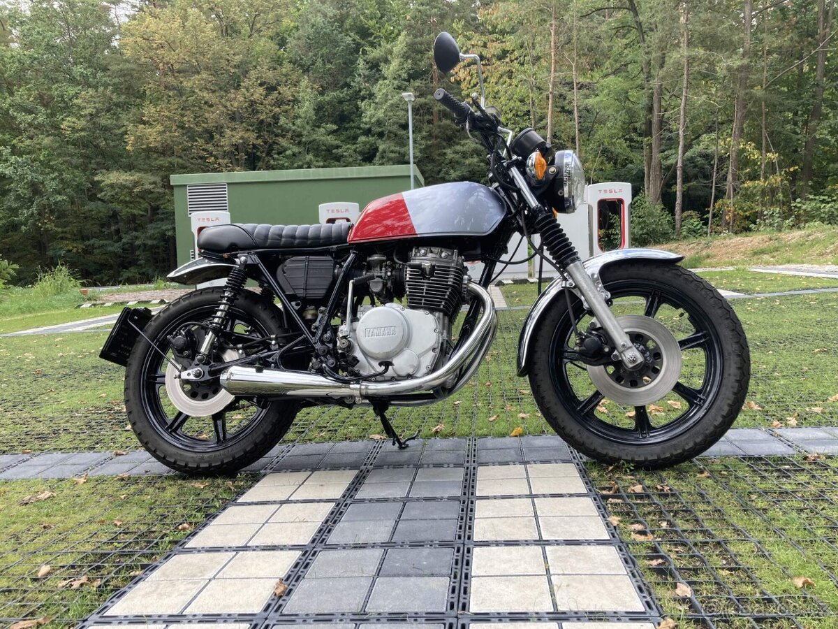 Yamaha XS - Cafe Racer s TP (1 + 1 na díly)