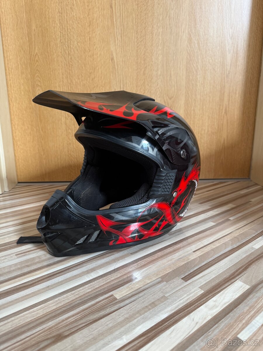 Prodám motokrosovou helmu.