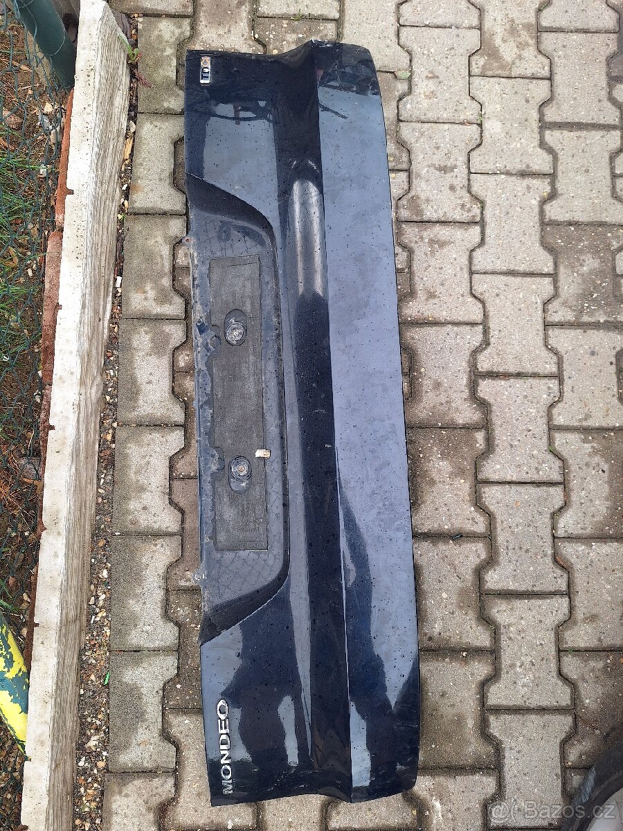 Ford Mondeo Mk4 plast z pátých dveří