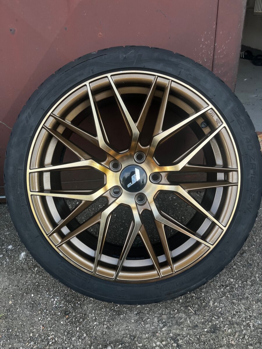 Alu Kola Japan Racing Platinum Bronze 225/40 R18 5x112