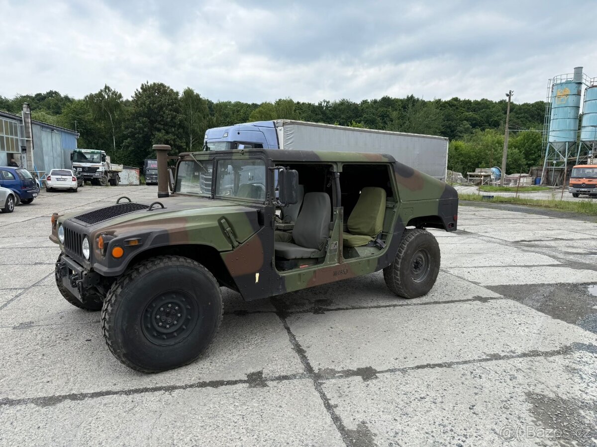 Hummer H1 humvee M1045 Slantback