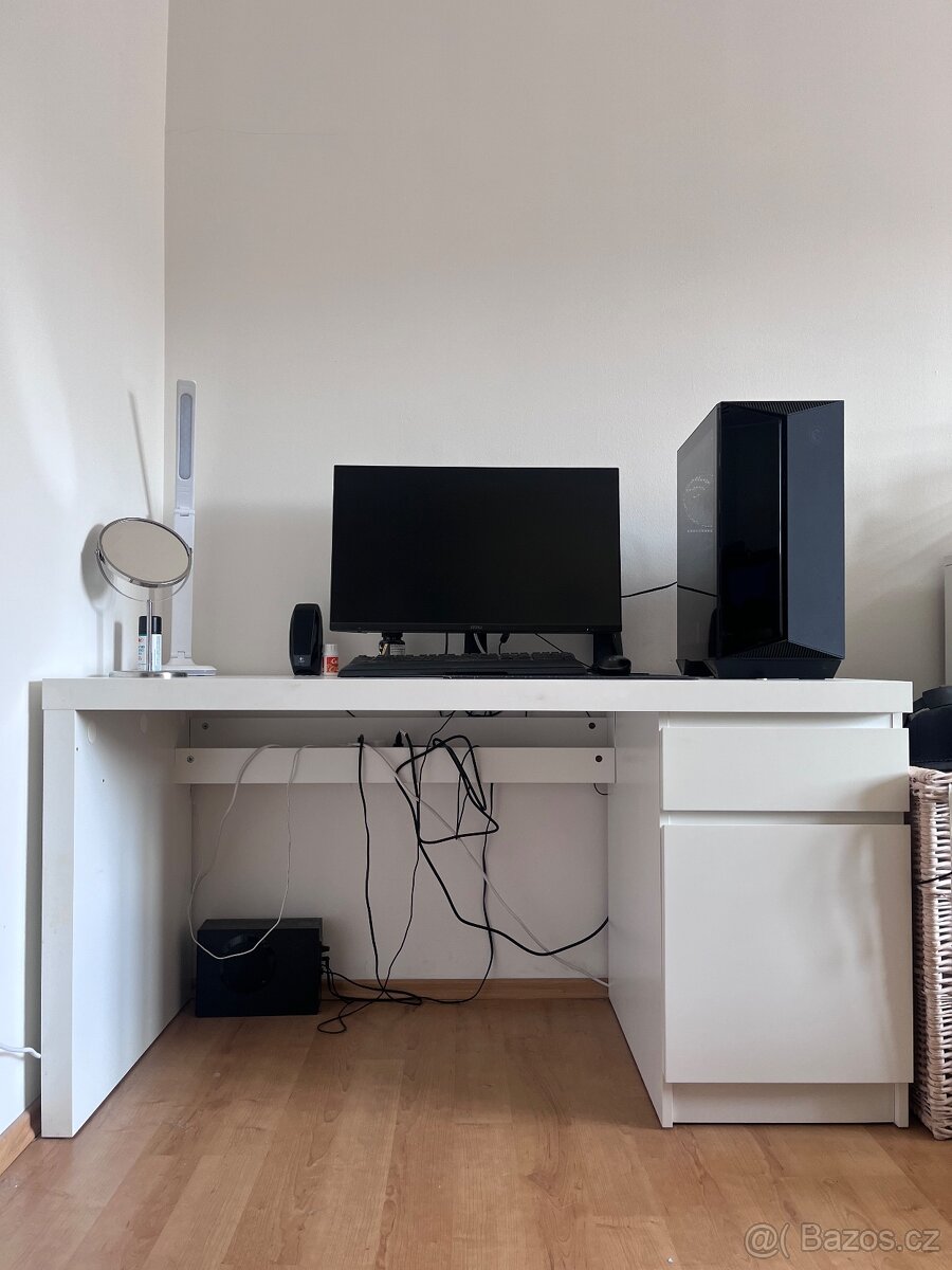 Psací stůl IKEA MALM