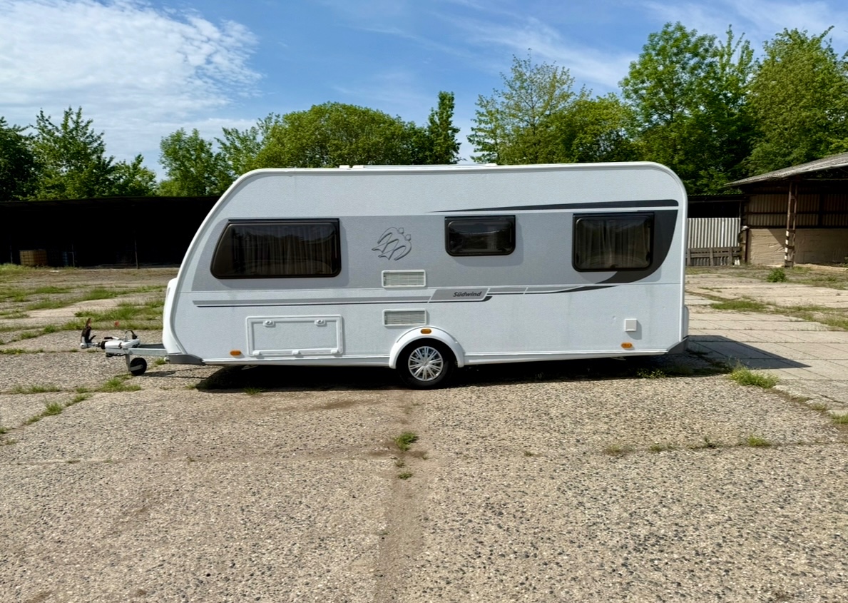Karavan Knaus Südwind mover, solární systém