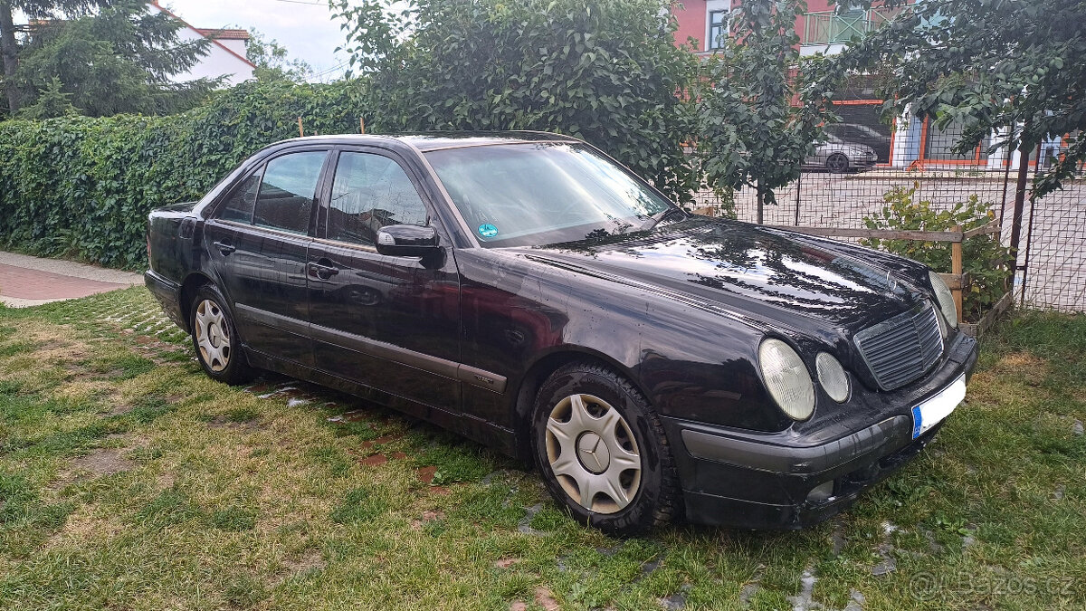 Mercedes-Benz E220 CDI 2000 W210, sedan, manuál, 367 000 km