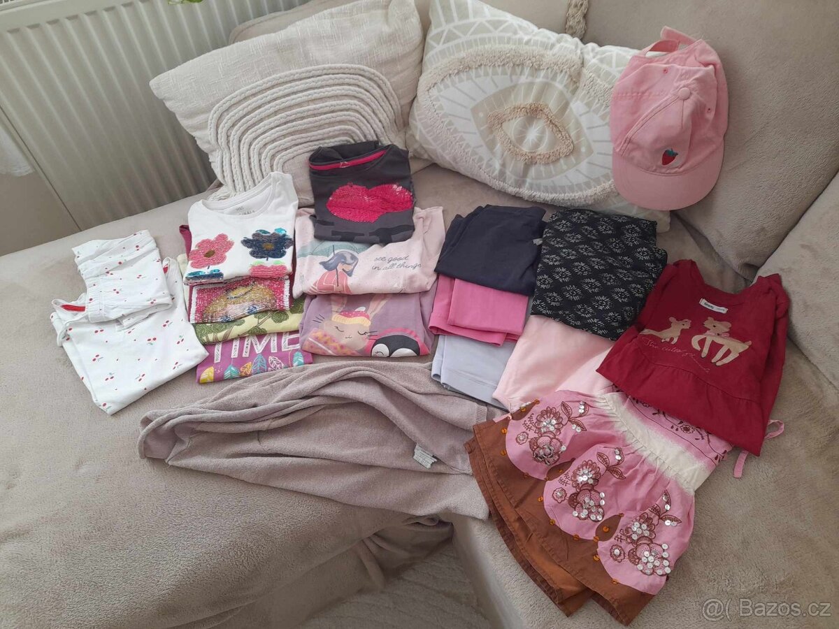 Dívka 6-7 let - 17 různých kousků