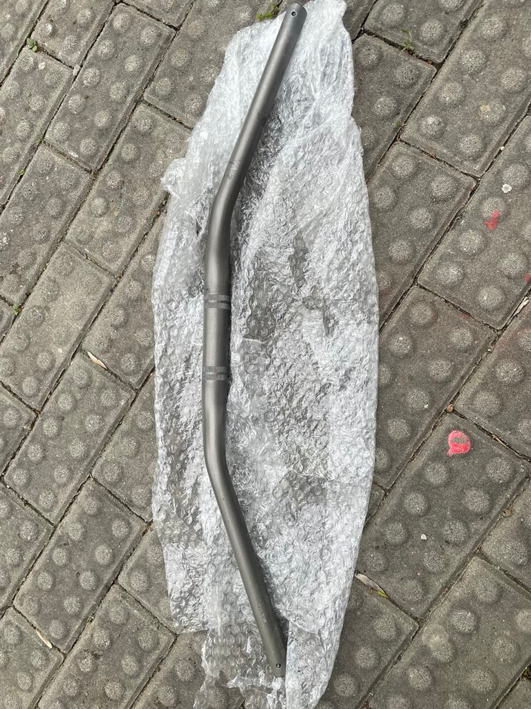 Honda CB 650R  2021 řídítka ocel černá typ originál