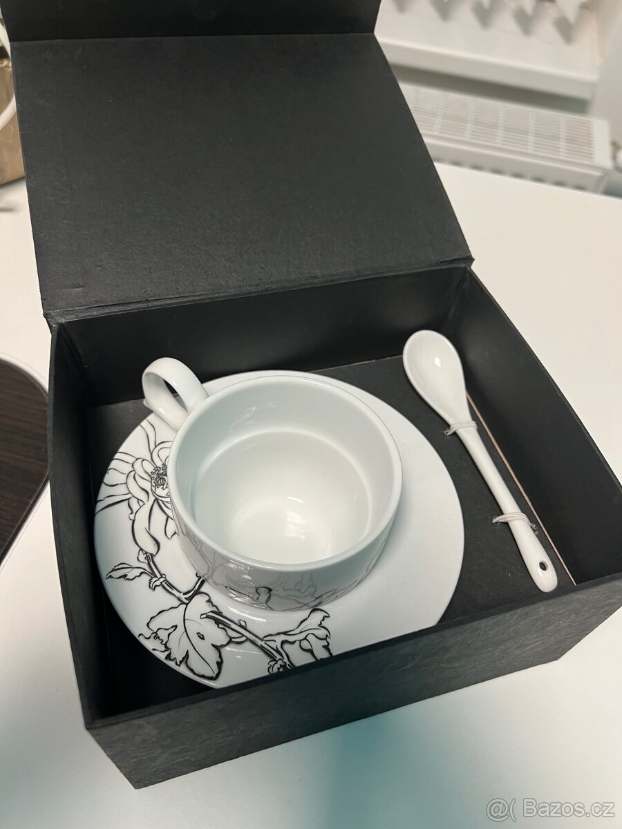 Dárková sada hrníček a podšálek a lžička, porcelán