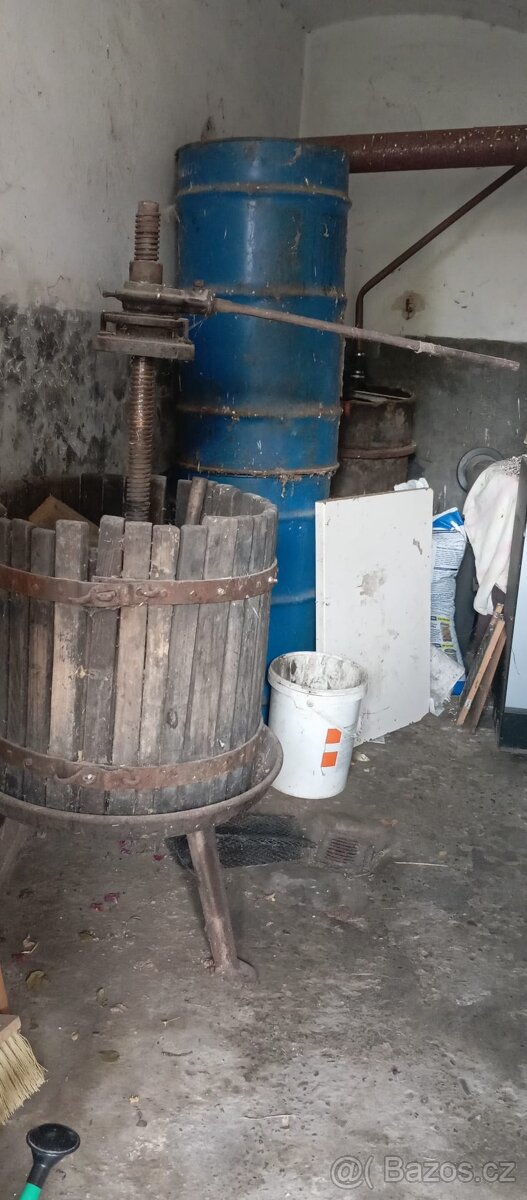 Press - lis na hrozny