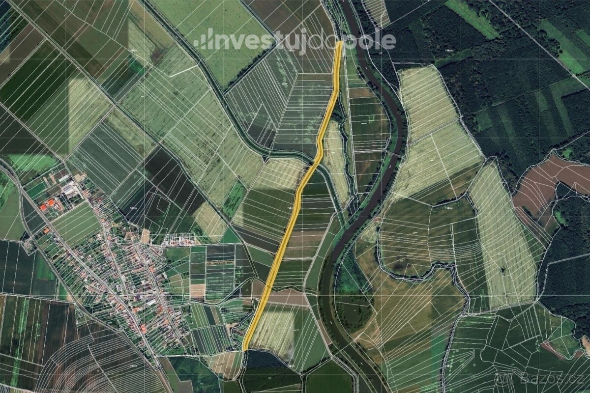 Prodej specifického pozemku 36 664 m², Uhřičice