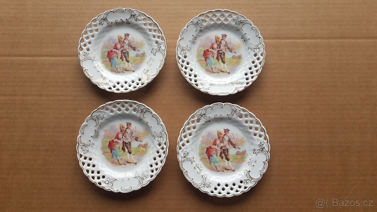 Staré 4 ks mělké porcelánové desertní talíře,