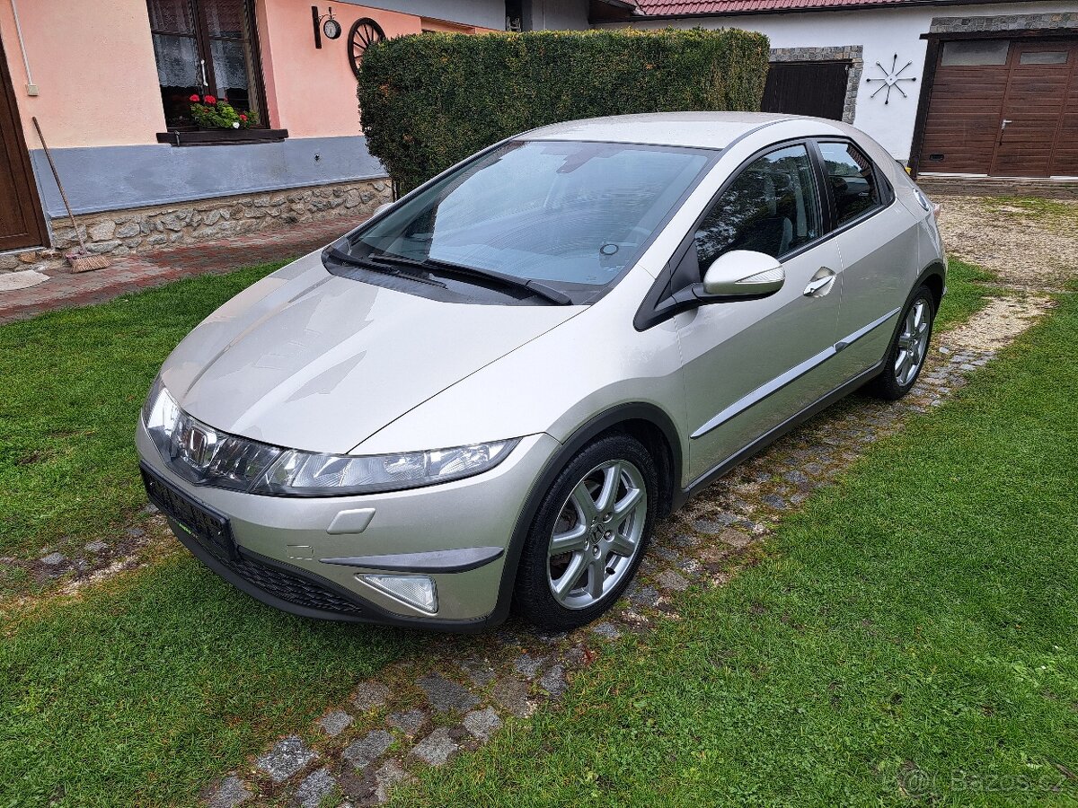 Honda Civic 1.8i-VTEC Xenony Sport