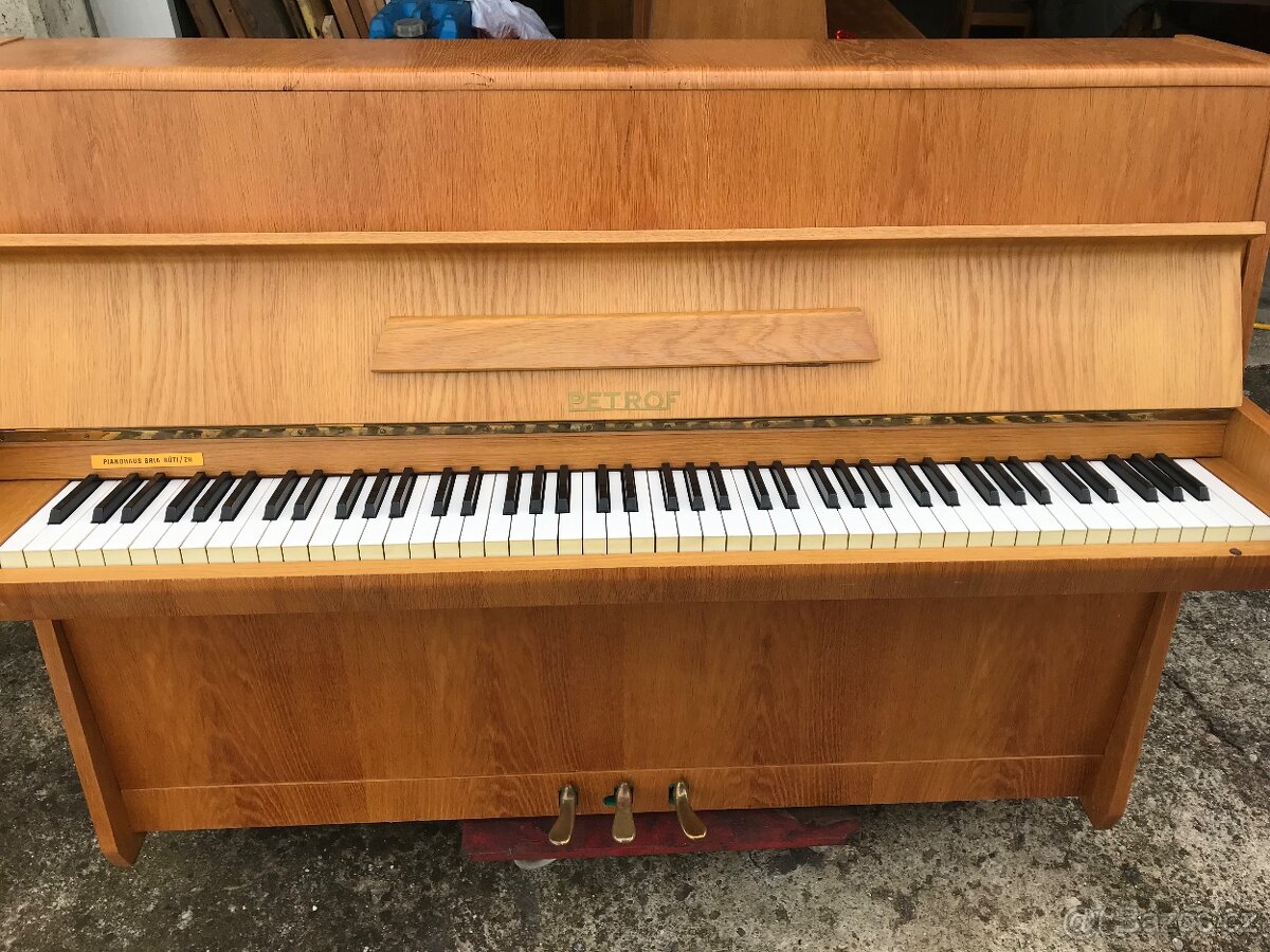Klavír Petrof