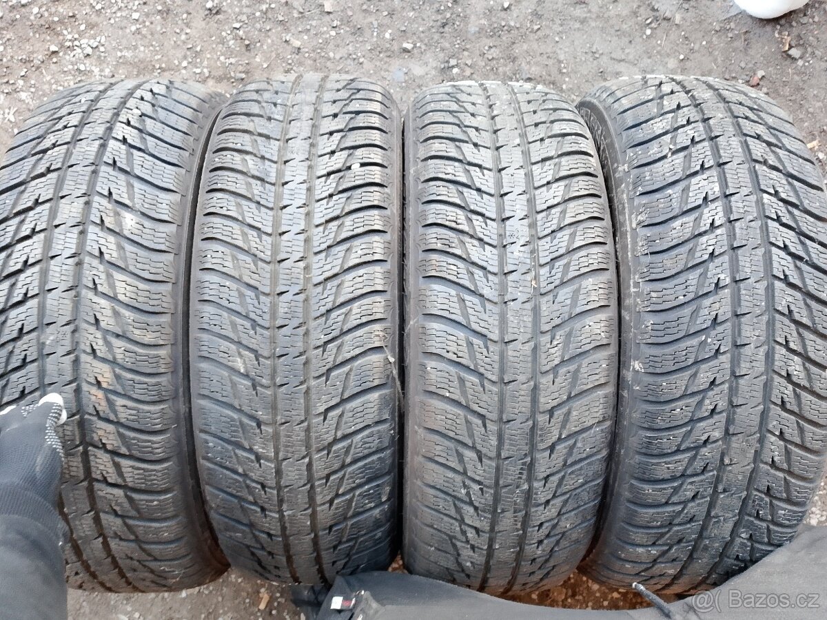 245/70/16 111h Nokian - zimní pneu 4ks