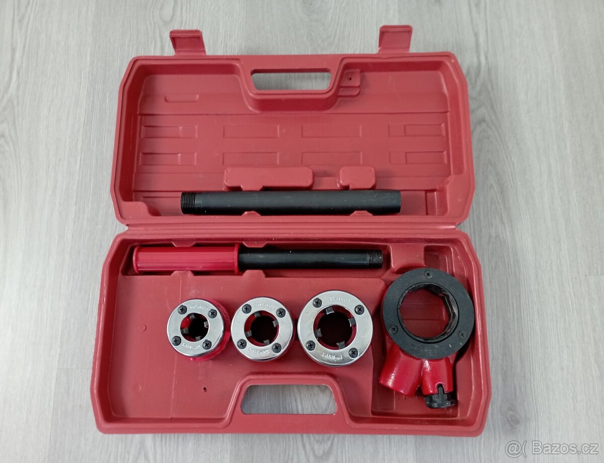 Instalatérská závitnice na řezání trubkových závitů