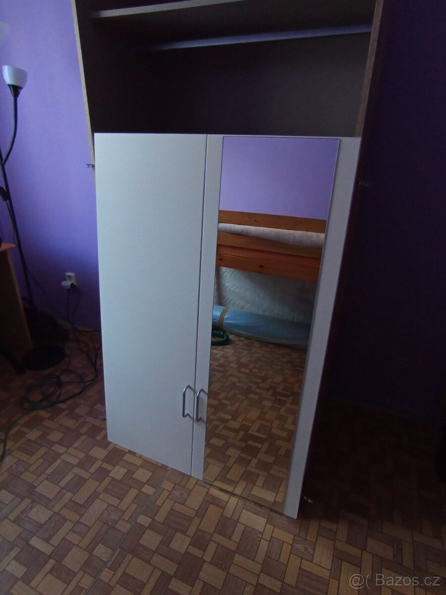 Šatní skříň + skříňka nadstavbová