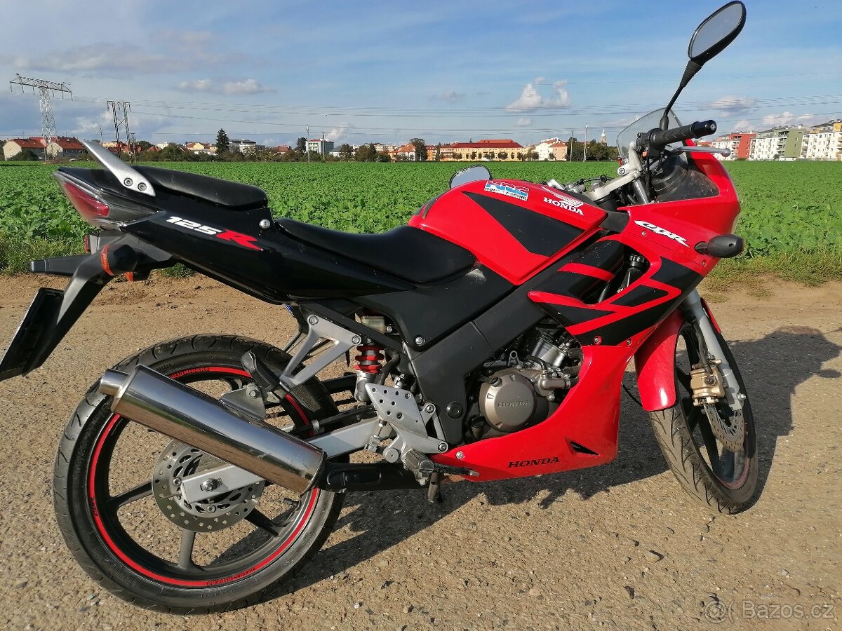 HONDA CBR 125 R - připravená na sezonu + plná nádrž