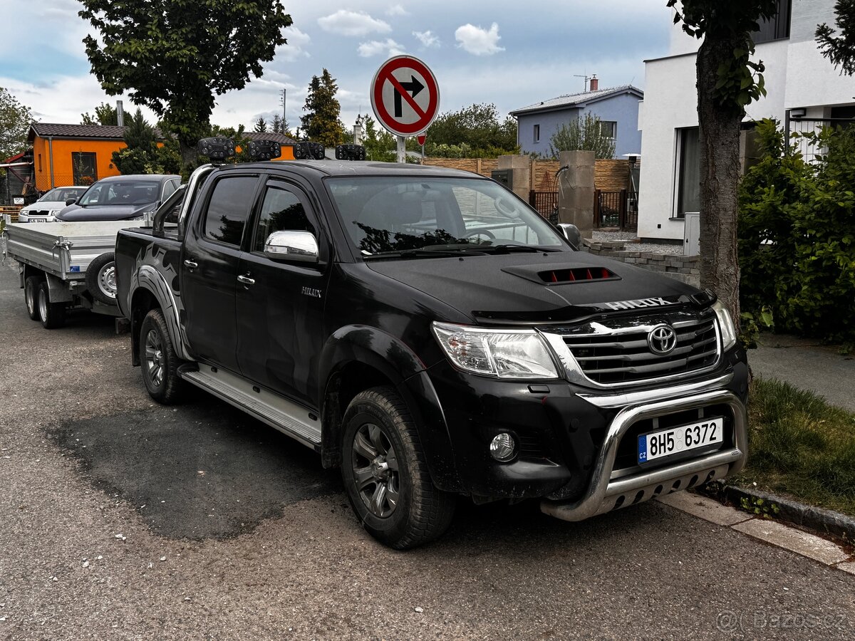 🚗 TOYOTA HILUX 2.5 D-4D 4x4