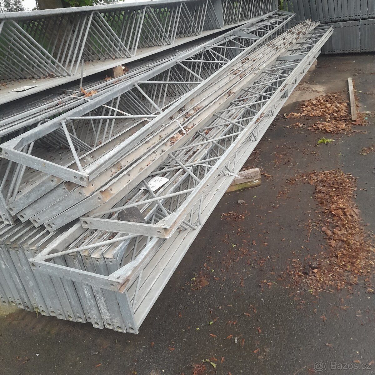 Vazníky, nosníky 7.9 m na šikmou střechu - výprodej