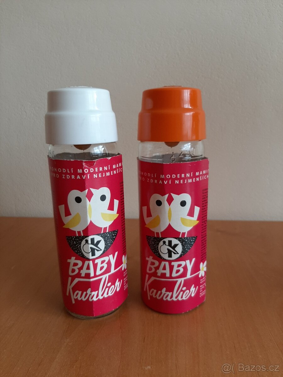 skleněné lahvičky s dudlíkem