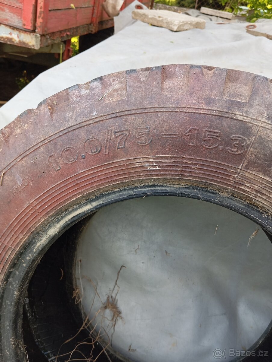 Pneu 10.0/75-15.3