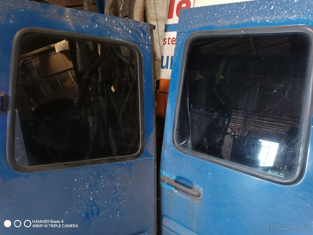 Mercedes Benz Sprinter zadní okna zatavená s atestem