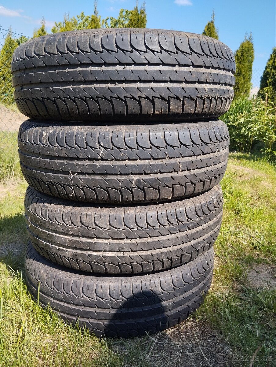 Letní a zimní pneumatiky+ plechové disky rozměr 195/65 R15