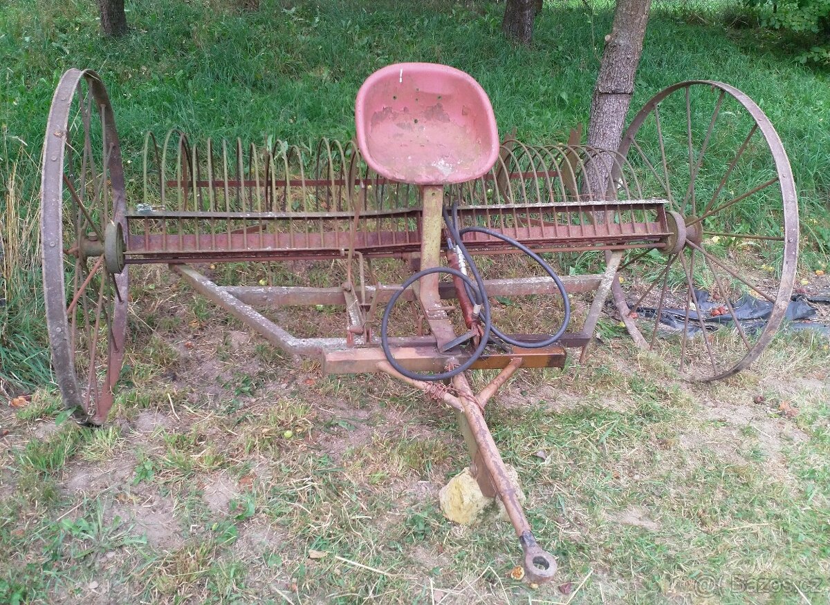 Koňský pohrabáč