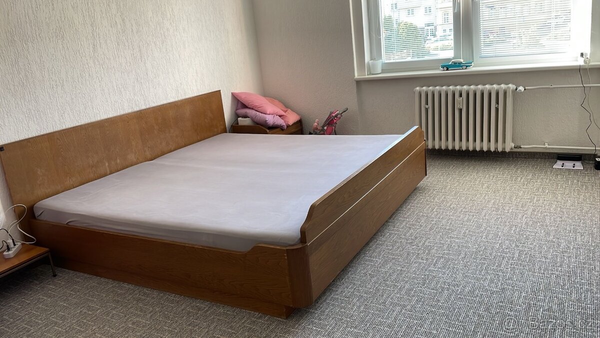 Manželská postel 200 x 200