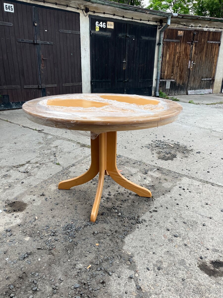Jídelní stůl kulatý průměr 110cm
