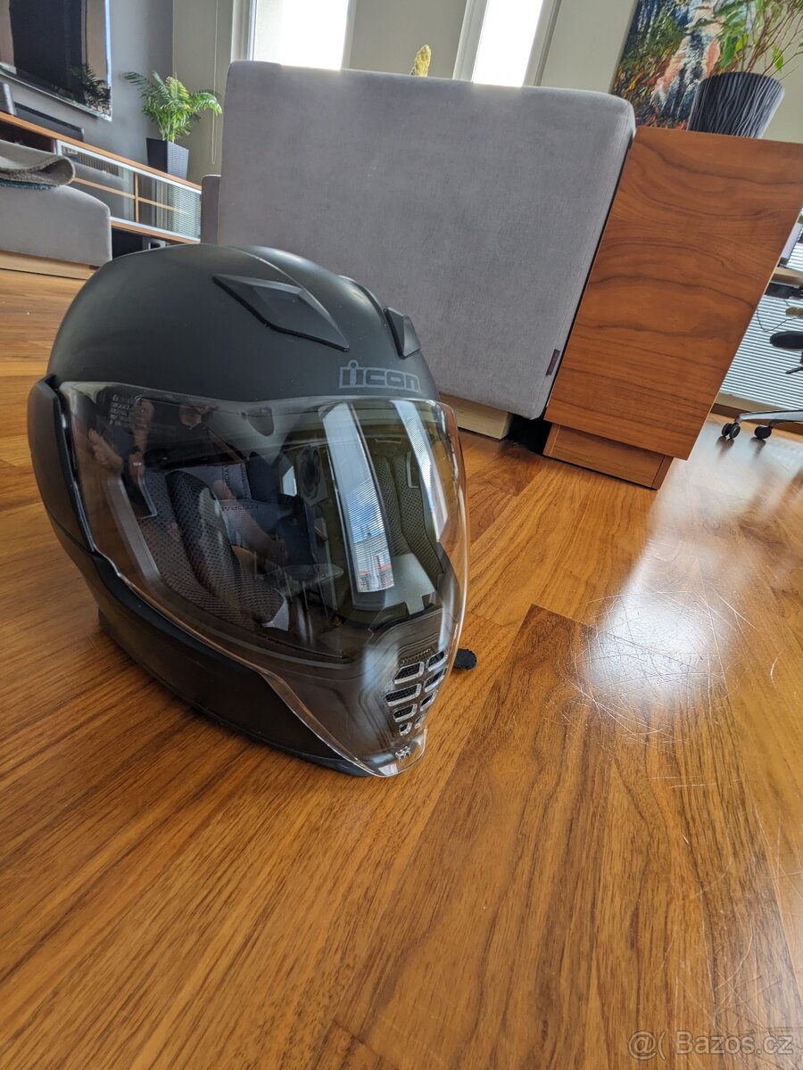 Cool Integrální moto helma ICON AIRFLITE (Matná černá)